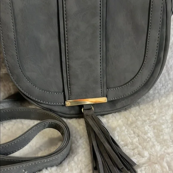 Southwestern Grey‎ Crossbody Bag with Saddle Shape and Tassel Detail - Picture 2 of 16